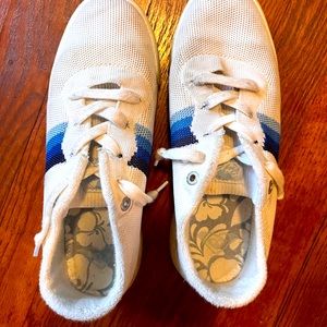 I am selling Roxy women’s size 8 shoes